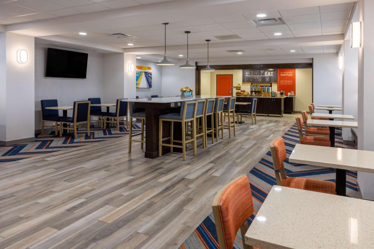 Hampton Inn Milford Buitenkant foto